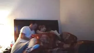 Гагнуурчин fucks Latina pussy дээр буйдан