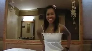 Шүршүүрт fucked гэхэд даруухан хар үстэй нь curvy дагуурын