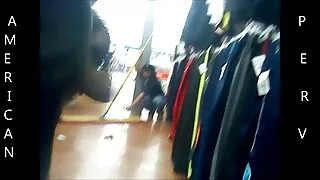 Залуу уруу татагдахгүйн хар үстэй найз хуурч, fucked