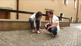 Эцэг эх нь хол байхад, оюутан нэгт оюутан өгдөг