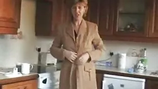 Тахиа нь ачааны машины чиргүүл шиг том юм