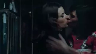 Тэр ичимхий барьсан боловч нимфо болж хувирав