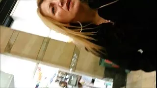 Үдийн завсарлагааны үеэр хамт ажиллагч нь үнс шаргал дэгээ хүртэл