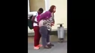 Халзан peachar явж busty бяцхан хүүгийн дээр хойлог