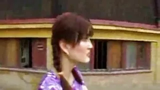 Хар үстэй анх удаа шулуун гэдсээр fucked авдаг булэг түүнд