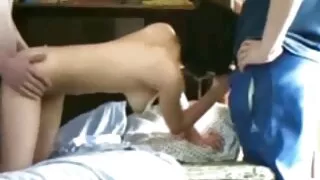 Өөх хойлог амраг fucks дэгдээхэйн илжиг