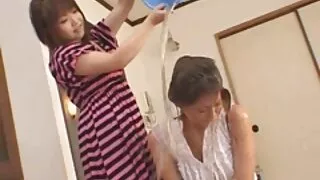 Ebony том хойлог түг түг цохилж mulatto