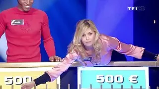 Гоемсог шаргал үстэй хичээнгүйлэн долоодог Цэвэр халзан cooch