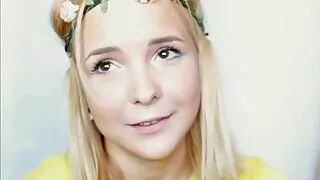 Энэ охин угаалгын өрөөнд тахиа хөхөх нь маш чухал юм