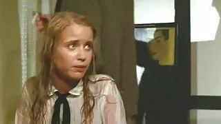 Шаргал охин moans халуун шулуун гэдсээр бэлгийн хавьталд.