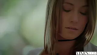 Groupie сэтгэл хангалуун fucker нь pussy дээр бампертайгаа чичирч