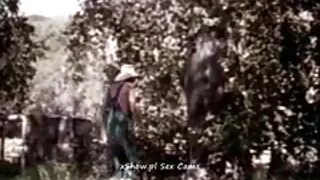 Машины бүрээс дээр хүн охин fucked