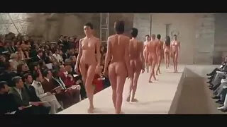Тахиа дор гайхалтай MILF үед цамхаг Demolishes