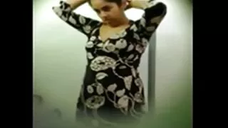 Тэр ч байтугай маш хөөрхөн охин шулуун гэдсээр хүсдэг