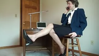 Brunette нь Оросын давхар шулуун гэдсээр дуртай