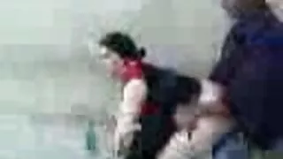 Эзнийг нь гоо сайхан нь түүний pussy, авдаг доош нь Түүний хэл