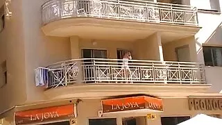 Өвөрмөц slut caresses түүний pussy өмнө Theb