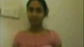 Түүний дотуур тайлж ямар ч охин нь бэлэг эрхтэн Pussy-д licked орхидог