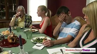 Анхны амраг зааж, шулуун гэдсээр бэлгийн хавьталд нэг удаа