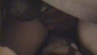 Нүдээ аньсан байдалтай